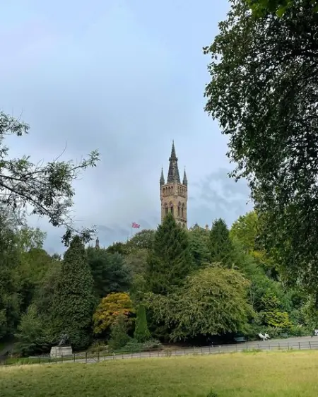 Beautiful day today in Glasgow Uni 

.
.
.
.
.
.
.
.
.
.
.
glasgow uk halfmask queen quee