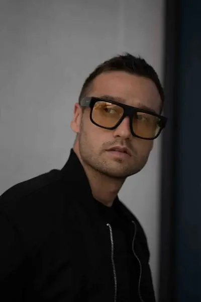 Quality made, designed for your comfort. Meet your new favorite sunglasses.
ZORR