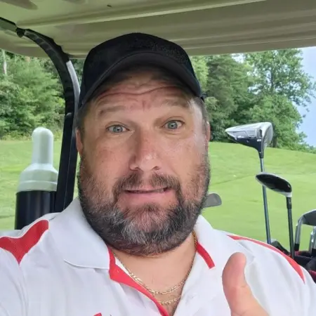 Take your swing! Meet golf singles who love to bond on the course today!