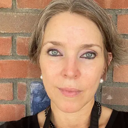 Heal with love. Find widow and widower singles online today.
DATINGAWIDOWER.