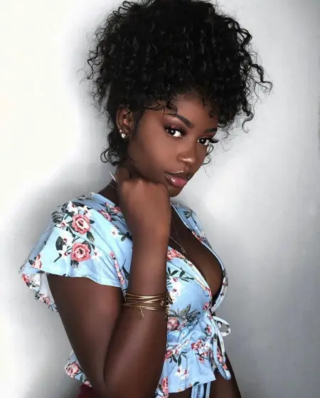 I love romance who has nice manly body