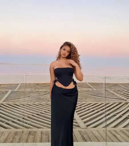 Privacy ensured sex with money