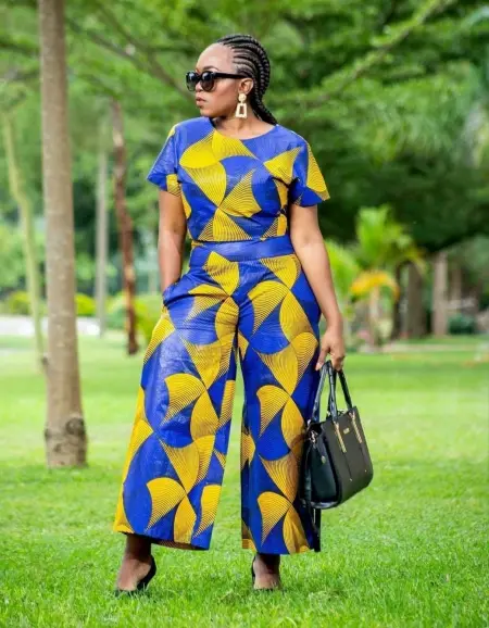 I only accept cash at the door call me lets have the best time of your life