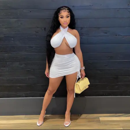 I am vagabond young lady interested in pay