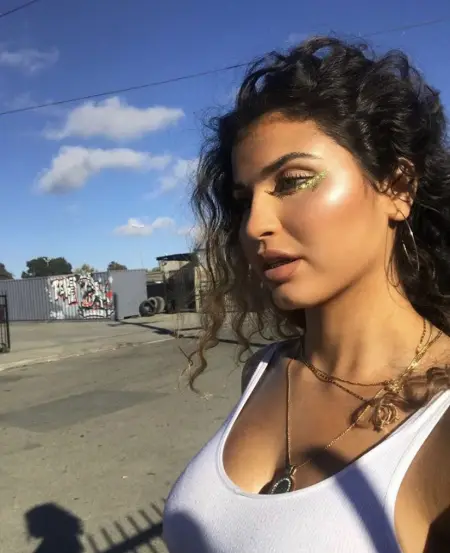 I wish gentle rich old man feel this contract