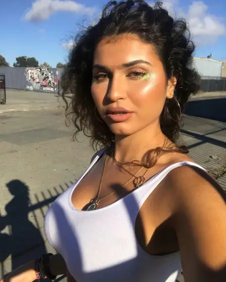 I wish gentle rich old man feel this contract