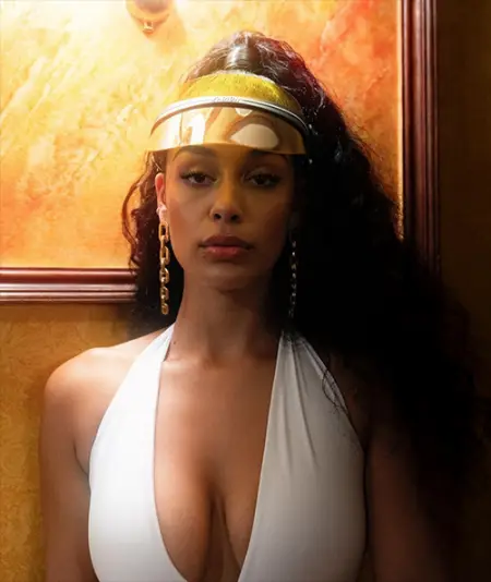 Need charming radiant pretty elegant girl for fun?