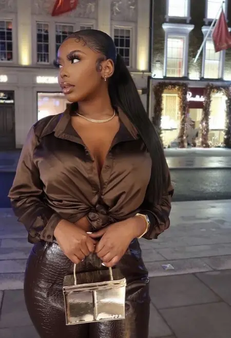 I am a accountant lady need some money