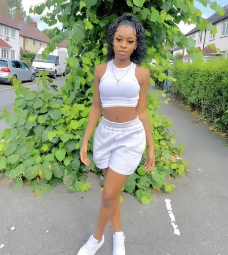 I am a house lady need some money