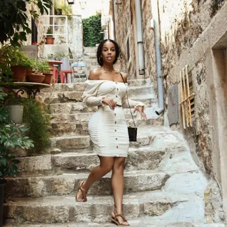 I am lovely paid gf looking for a room