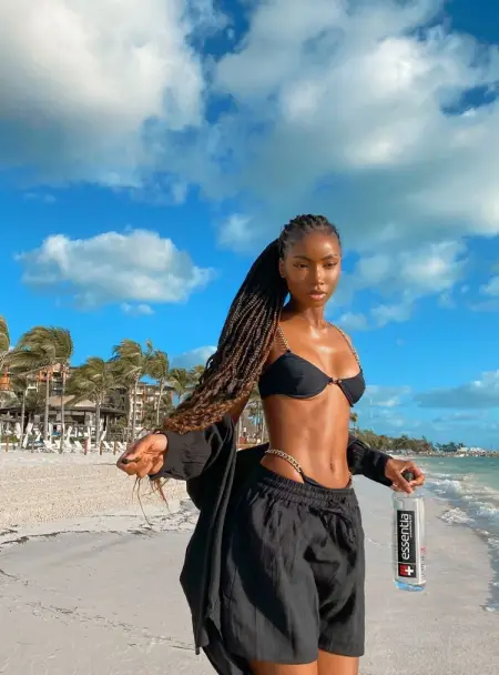 I am gypsy wild female checking out room and pocket money