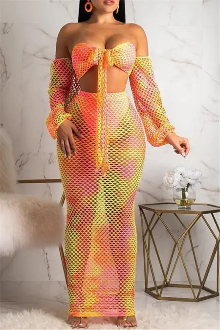 I am naughty single girl searching for job and meal