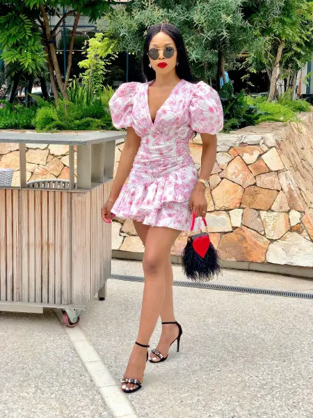 I am a receptionist girl looking for extra money for fuck