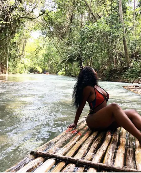 AVAILABLE FOR Massage and hookup  FULL SERVICEIn