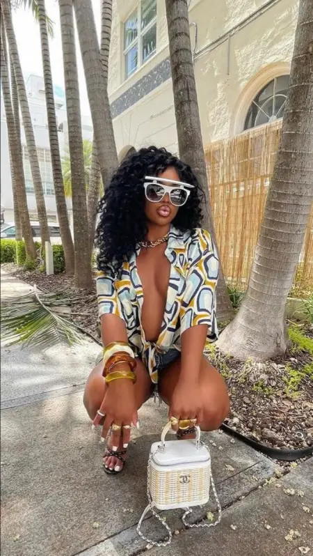 AVAILABLE FOR Massage and hookup  FULL SERVICEIn