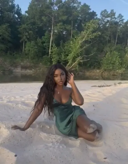 ARE YOU SICK  OF FAKE ADS? IM AVAILABLE STRICTLY FOR ADULT FUN  HIT ME UP TO MEET THE REAL ESCORT  NO GAMES NO BS