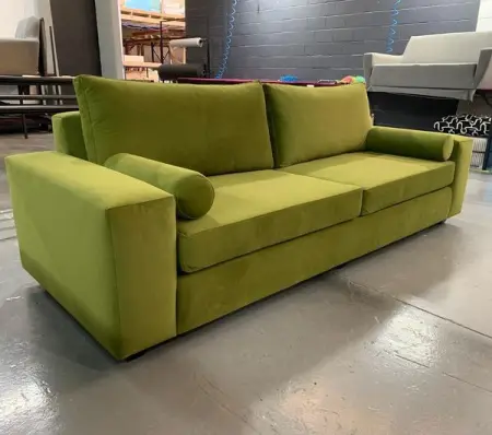 Velvet Euro Three Seater Couch Brand New - R10,000.00

Brand new Velvet Euro T