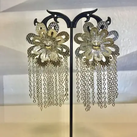 Beautiful drop silver earring for your next owambe party

Price5,000 NGN
Color S