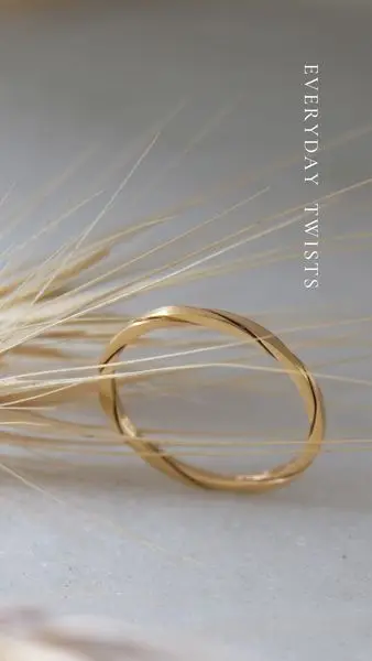 Everyday Twists. 

Handcrafted in gold and silver recycled from e-waste.
AUTERRA.CO.ZA
S