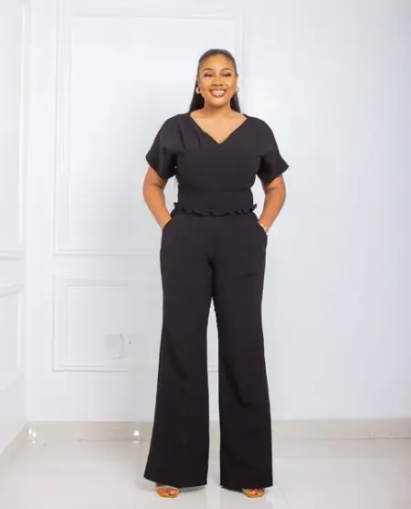 AJLFASHION.COM
Black Bell Bottoms Pants Set
Confident and stylish is a r