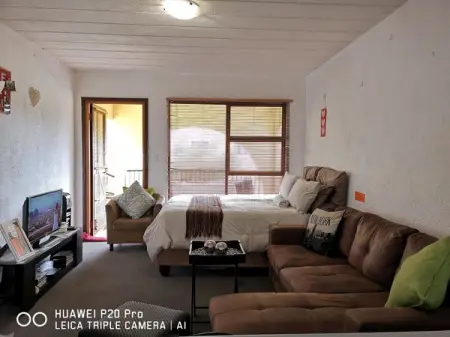 Studio 1 Bath Apartmentcondo - R4,800.00

Deposit R4950
Key R250 per set
Cre