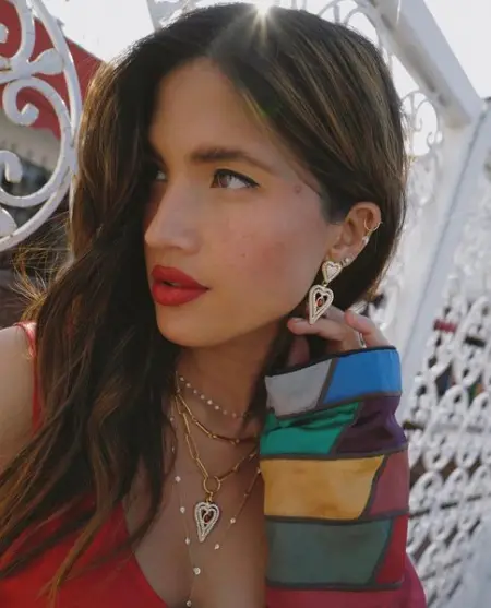 SORUJEWELLERY.COM
Rocky Barnes Wears The Amore
Express Shipping on all orders
Learn M