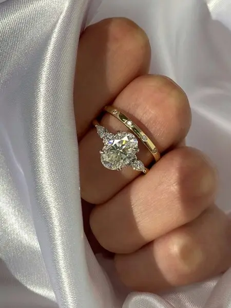 CULLENMOISSANITE.COM
Sheridan - Yellow Gold Oval Trilogy
Starting from 2,450
Shop Now
St