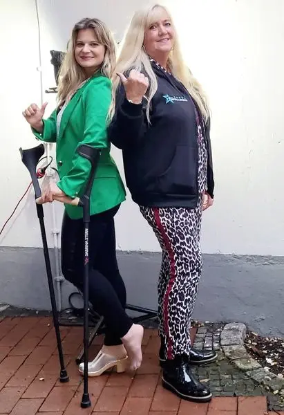 Frauen-Power total!

Ich freue mich, dass ich die AKB Knstlervermittlung-