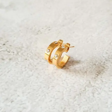 JAMESJEWELLERY.CO.ZA
Carter Hoops in Gold
Learn More
 