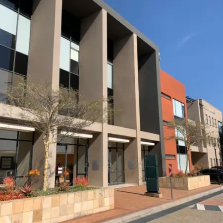 FIRZTREALTY.LPAGES.CO
R145 per m  512m Office To Let in Sandton Central
T