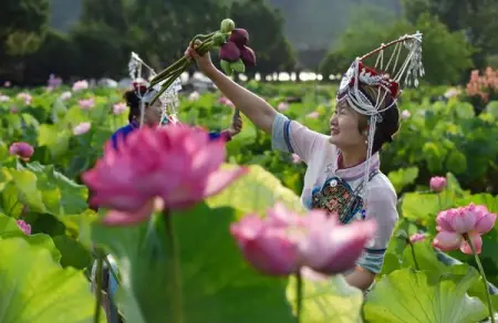 Whether a sports lover, a city wanderer or a poet of landscape, Zhejiang is