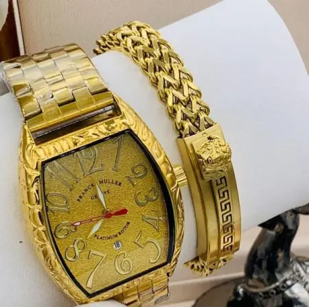 LUXURY AT ITS PEAK

Look the best with this amazing luxury designer wristwatch for an