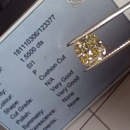 Vibrant and full of life 1.55ct P SI1 R75000 only.

Send us a Whatsapp to 0829770077