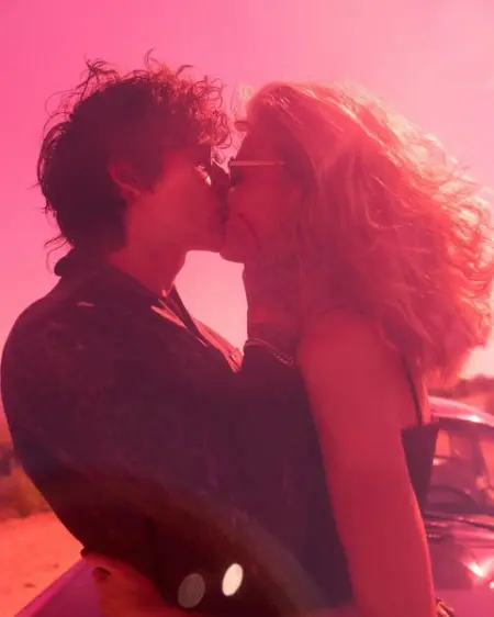 The whole world is wild at heart and weird on top - David Lynch.
POAN.COM
Peo