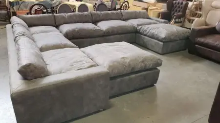 We are suppliers of genuine leather furniture and handbags,game and nguni skins.
