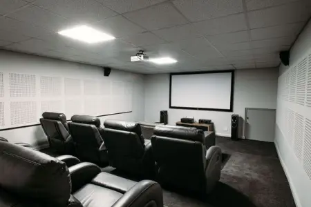 ASCENDTOMIDSTREAM.CO.ZA
Cinema Rooms
Entertainment in style. Each block 
