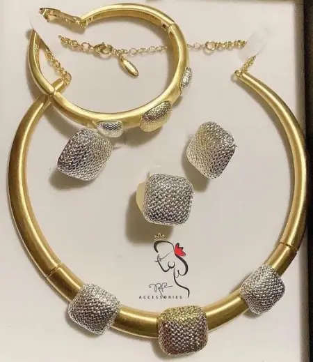 Gorgeous!
Jewelry set type - 4piece Gold plated set
Jewelry colour - S