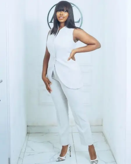 AJLFASHION.COM
White Pantsuit
Chic at all times even while suited up
Order Now
Chic at all