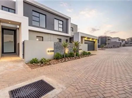 PRIVATEPROPERTY.CO.ZA
Aspen Hills
3 Beds, 2.5 Baths  2 Garages
Learn More