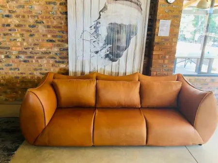 API.WHATSAPP.COM
Designer Sofa
Elegantly Designed 3 Seater Sofa in Full Top Grain Leather 