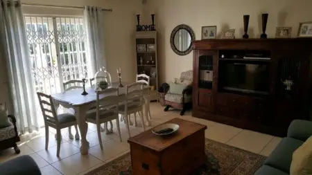 3 beds 2 baths House - R23,000.00

Beautiful neat home for rental in Sonstraal Height