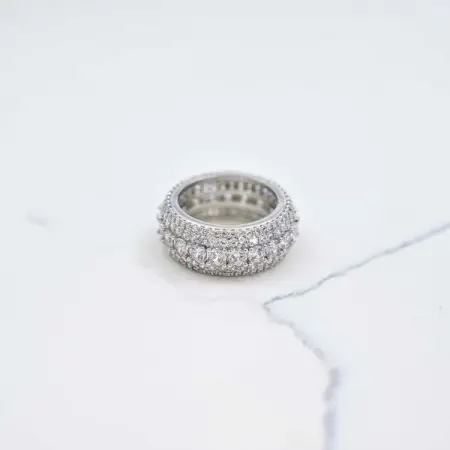 LUMINARYSOUTHAFRICA.COM
Iced Band Ring
R915,00
Shop Now
R915,00