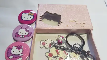 API.WHATSAPP.COM
Hello kitty key ring and 3 badges
Send WhatsApp Message
 