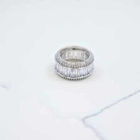LUMINARYSOUTHAFRICA.COM
Baguette Band Ring - White Gold
R950,00
Shop Now
R9