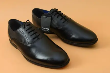 Put some fire on your feet with these 

Available in size 43

PRICE N30,000

BRAN