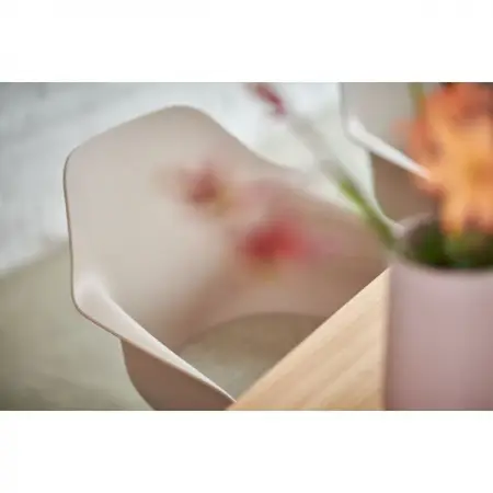 Made in Germany, Yondas seat shell consists of an innovative biocomposite co