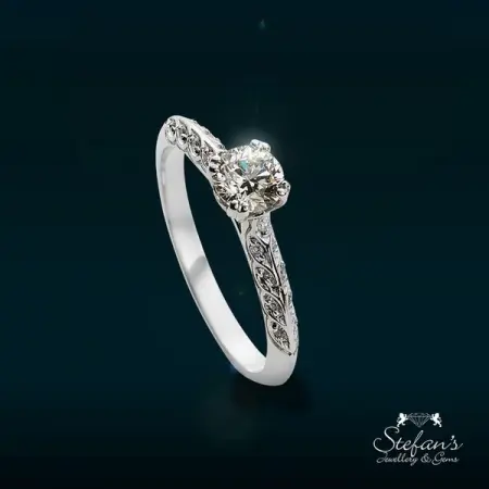STEFANSJEWELLERY.COM
Timeless Looks
Vintage solitaire ring
Shop Now
Vintage solitair