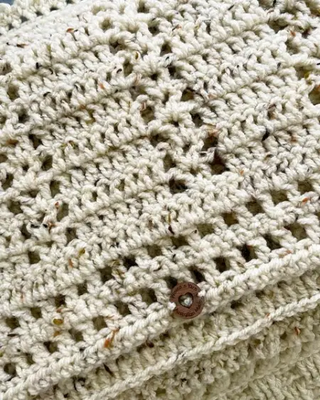 Maytime Table Runner- crocheting yarn crochetaddiction lovecrochet crochetdesign croche