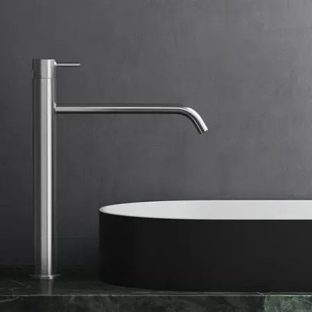 VALLONE.DE
Delicate stainless steel taps by VALLONE
Brand-new collection COMO b