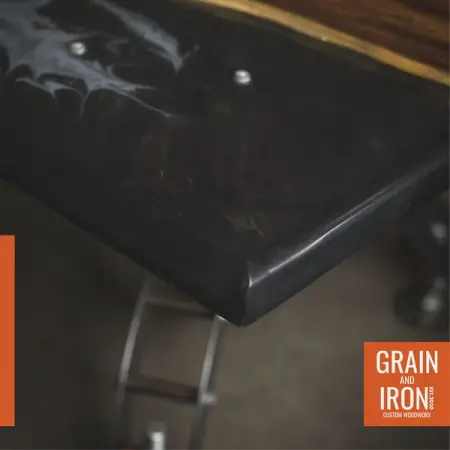 GRAINANDIRON.CO.ZA
The Houston  Crafted Table
Imbued with the beauty of natural material